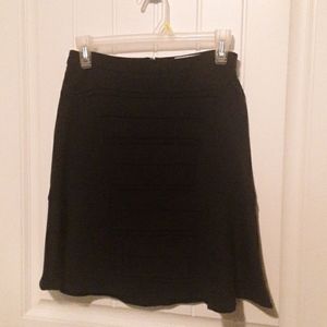 ELLE BRAND / MISSES SKIRT / SIZE SMALL / BLACK